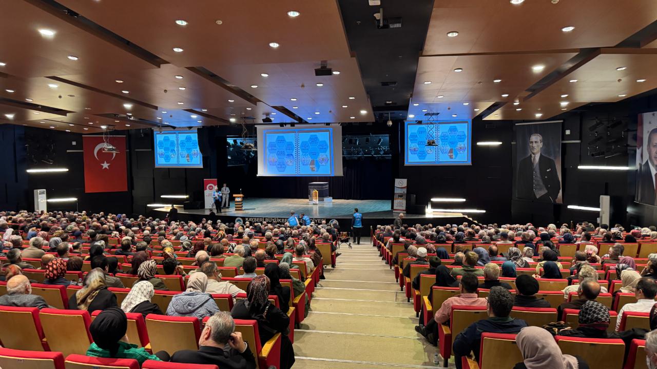 HACI ADAYLARIN EĞİTİM SEMİNERİ VERİLDİ