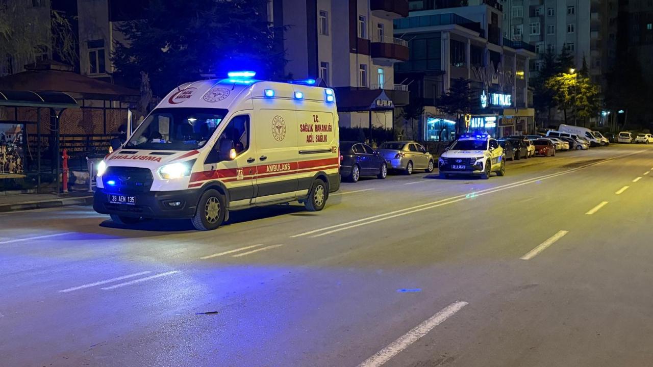 İKİ GRUP ARASINDA BIÇAKLI KAVGA