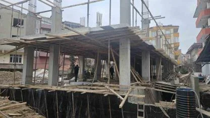 İNŞAATTAN DÜŞEN İŞÇİ HAYATINI KAYBETTİ