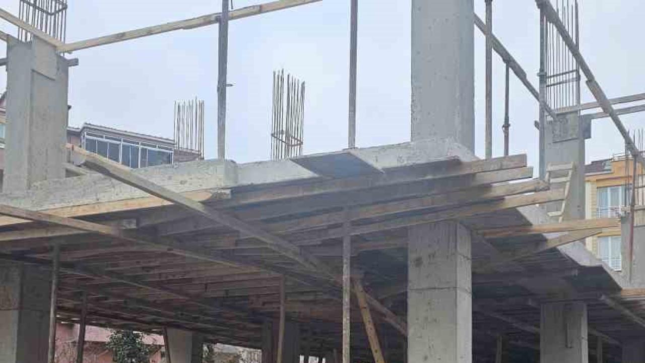 İNŞAATTAN DÜŞEN İŞÇİ HAYATINI KAYBETTİ