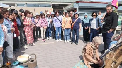 KAPADOKYA'DA TURİSTLER HALI DOKUYUP ÇANAK YAPTI