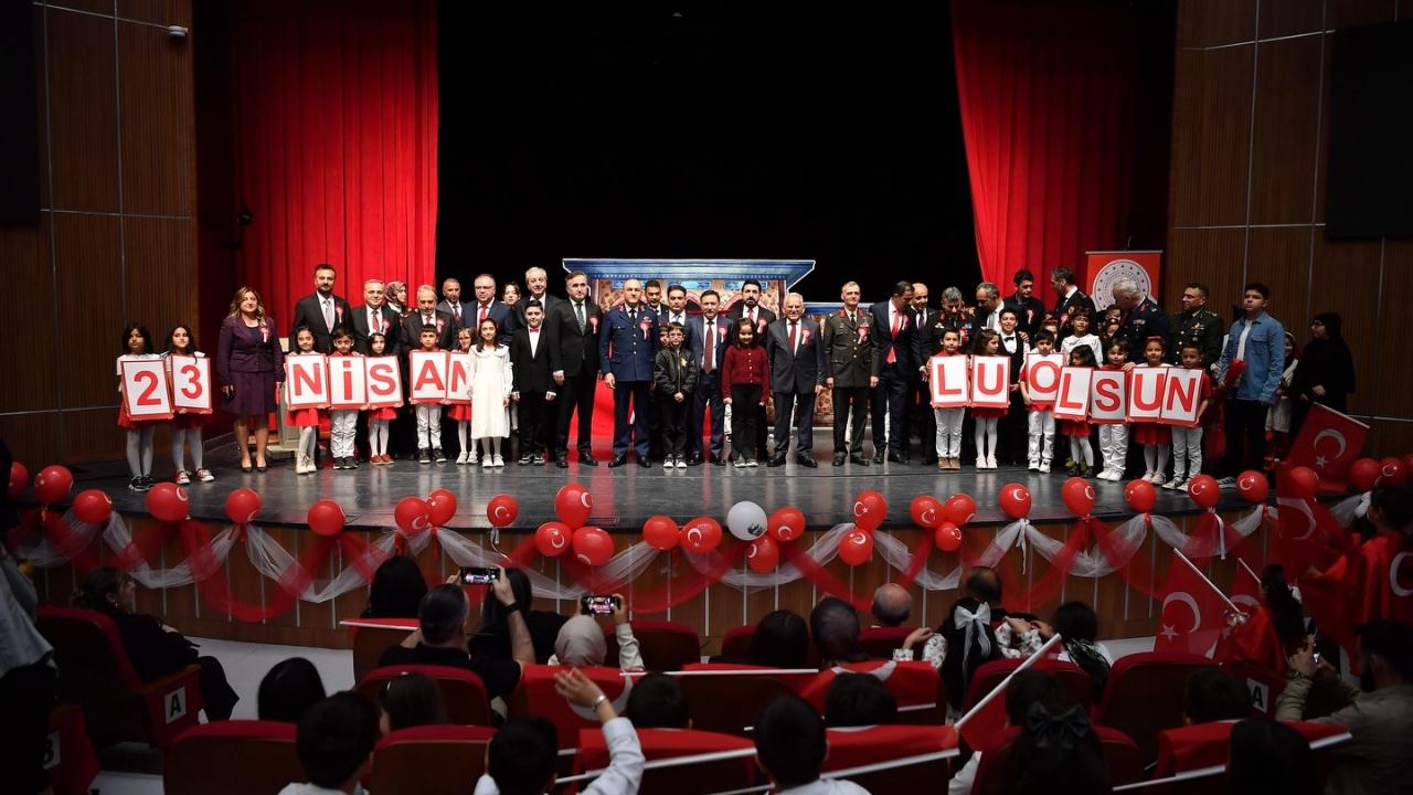 KAYSERİ'DE 23 NİSAN COŞKUYLA KUTLANDI