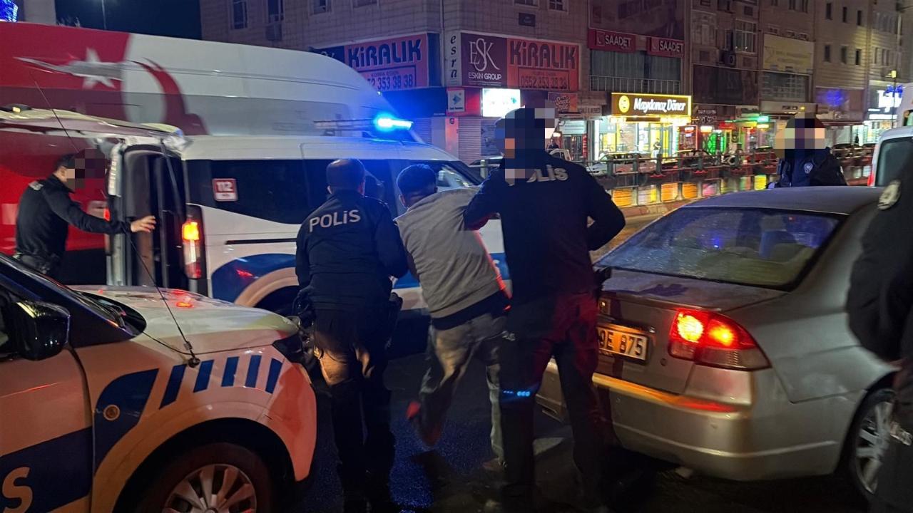 KAYSERİ’DE KARDEŞİNİ BIÇAKLAYAN ŞAHIS GÖZALTINA ALINDI: 1 YARALI