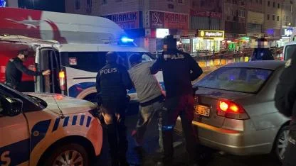 KAYSERİ’DE KARDEŞİNİ BIÇAKLAYAN ŞAHIS GÖZALTINA ALINDI: 1 YARALI