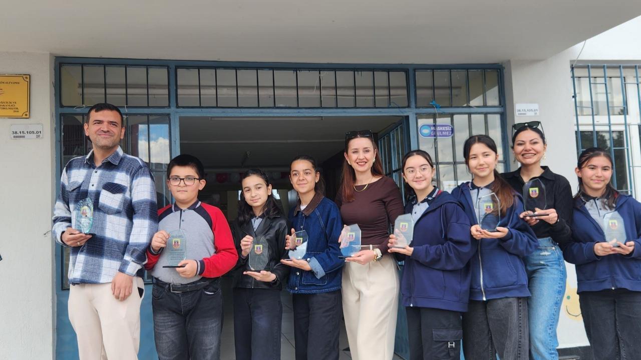 KAYSERİ’DE TERTEMİZ YARINLAR’IN ŞAMPİYONU TOMARZA ATATÜRK ORTAOKULU OLDU