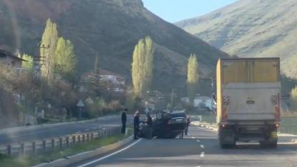 KONTROLDEN ÇIKAN OTOMOBİL TAKLA ATTI
