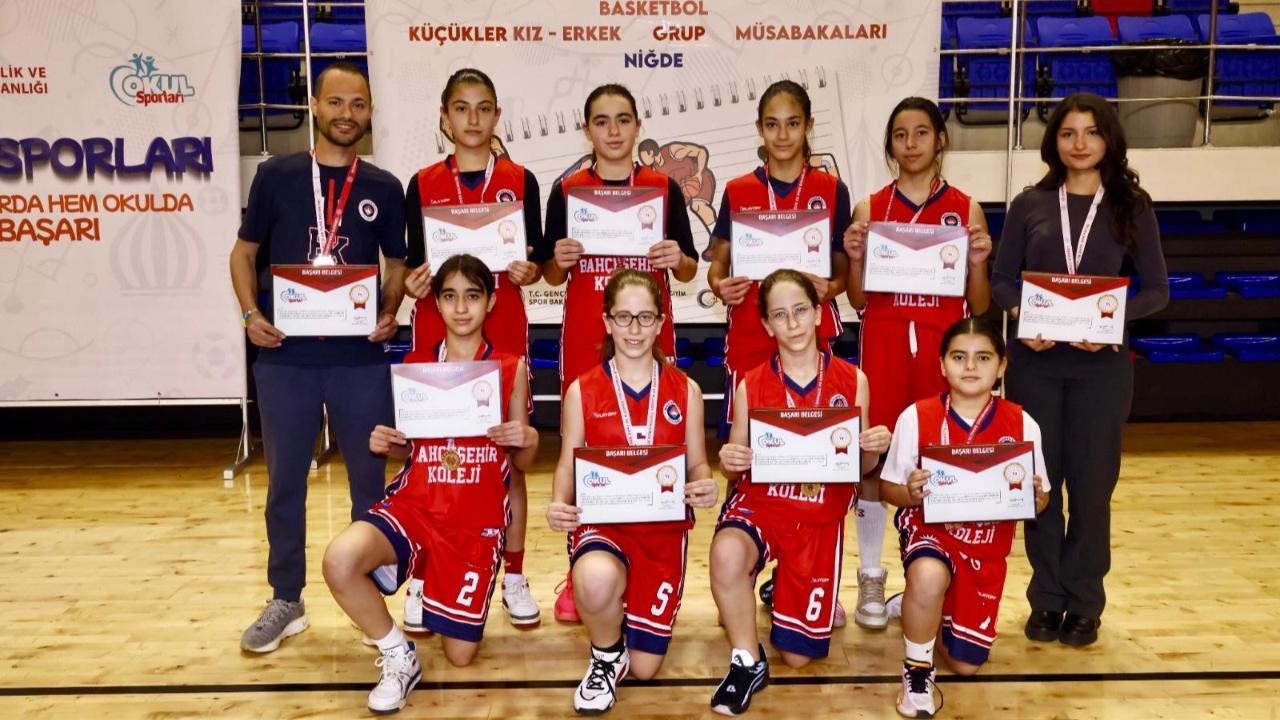 KÜÇÜKLER BASKETBOL GRUP MÜSABAKALARI SONA ERDİ
