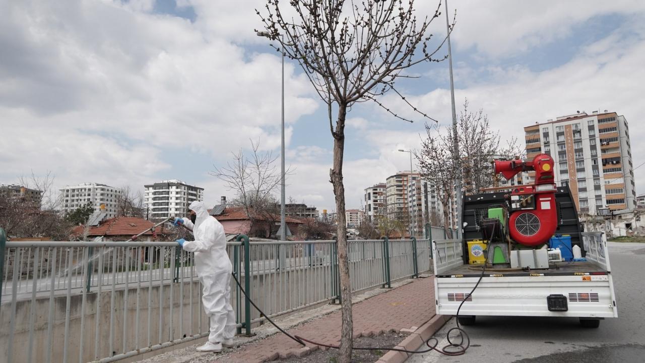 MELİKGAZİ’DE HAŞERESİZ VE SİVRİSİNEKSİZ BİR YAZ İÇİN İLAÇLAMA YAPILDI