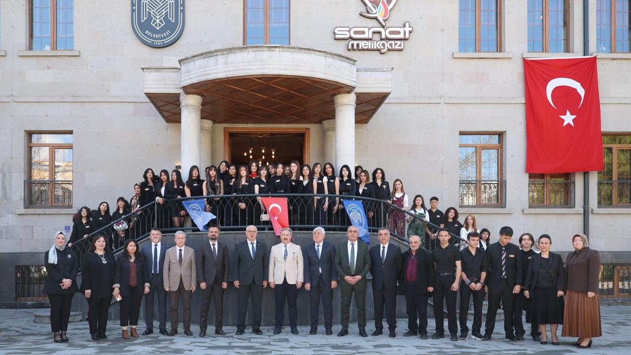 MİMAR SİNAN MELİKGAZİ’DE SANATLA ANILDI