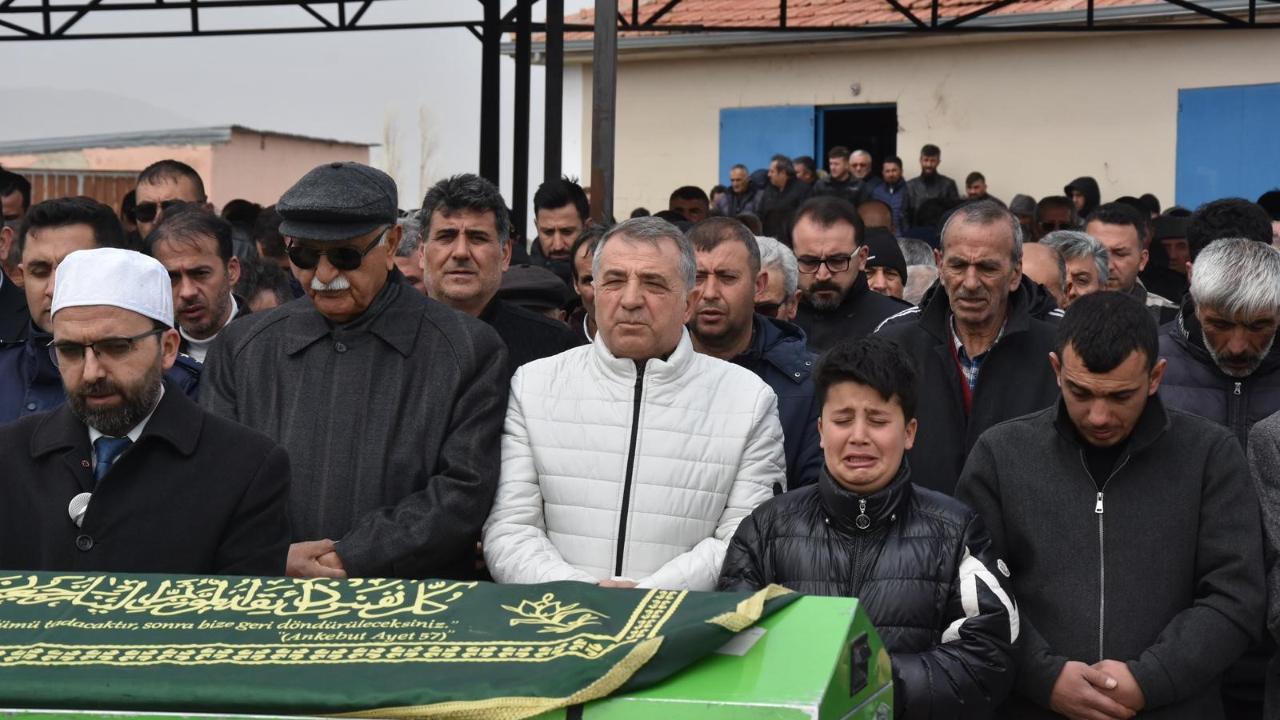 BÜYÜKCANLI MAHALLE MUHTARI SON YOLCULUĞUNA UĞURLANDI