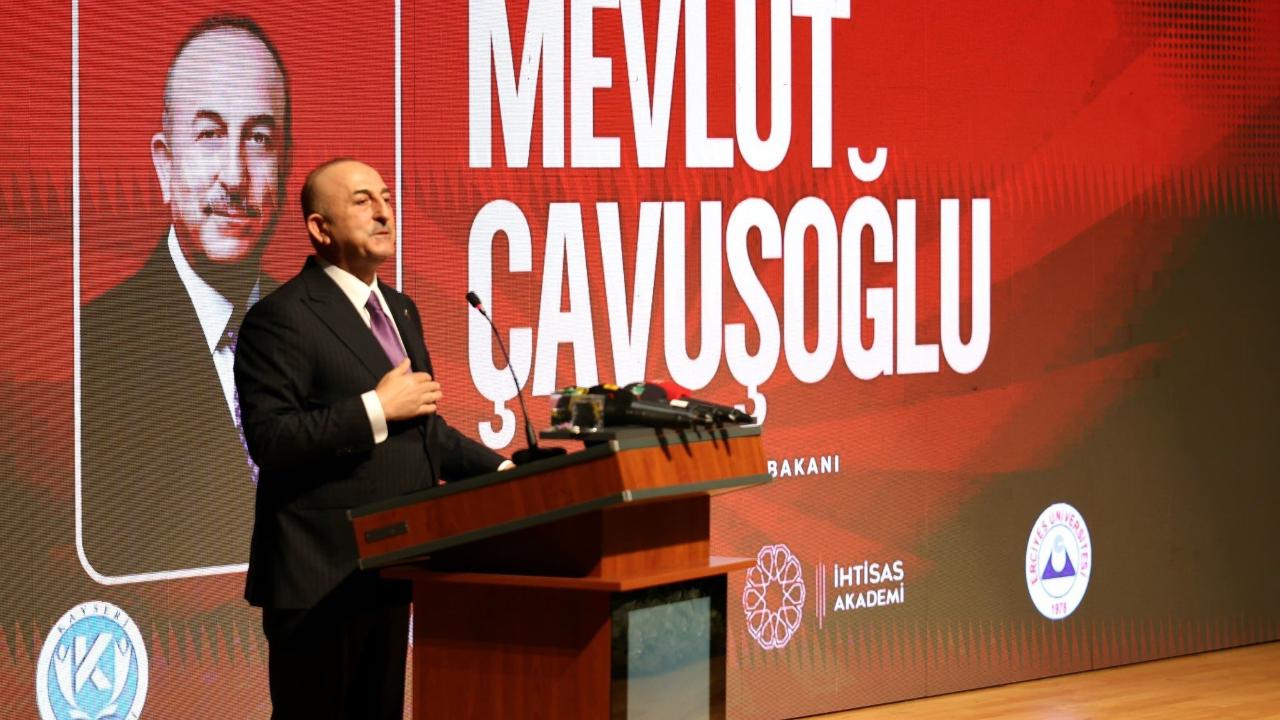 ÇAVUŞOĞLU, KAYÜ’DE KONFERANS VERDİ