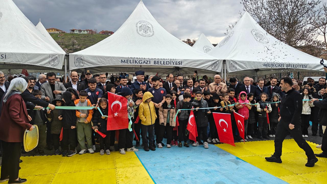 BÜYÜKKILIÇ’TAN KAYSERİSPOR’A “MORAL” ZİYARETİ