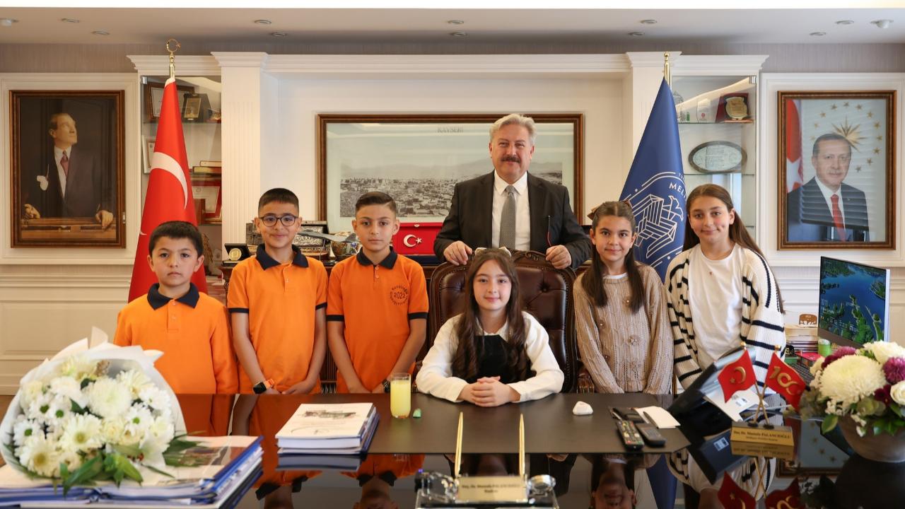 PALANCIOĞLU, KOLTUĞUNU KÜÇÜK TOPRAK'A BIRAKTI