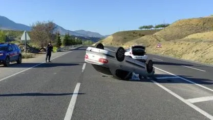 OTOMOBİL TAKLA ATIP TERS DÖNDÜ