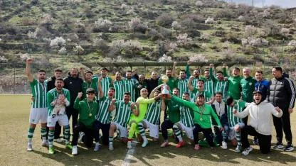 ŞAMPİYON KUPASINI ALDI