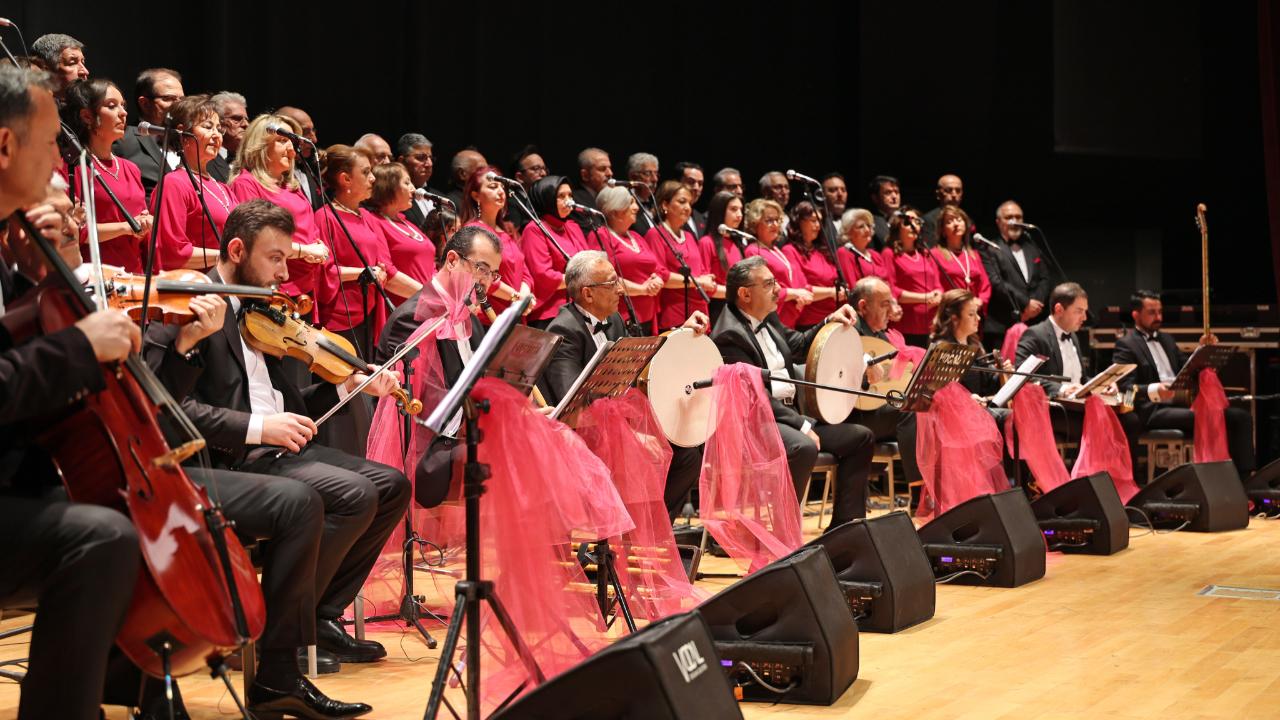 TALAS’TA HİCÂZ NAĞMELERİ GÖNÜLLERE DOKUNDU