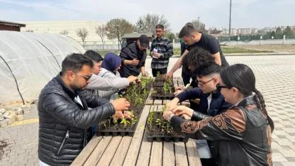 ÜNİVERSİTE ÖĞRENCİLERİNE UYGULAMALI ORGANİK TARIM EĞİTİMİ