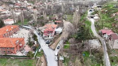 YAĞMUR, SU KANALLARINI COŞTURDU