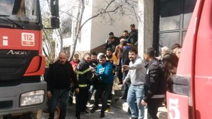 YANGINDAN KOMŞUSUNU KURTARMAK İSTERKEN CANINDAN OLDU