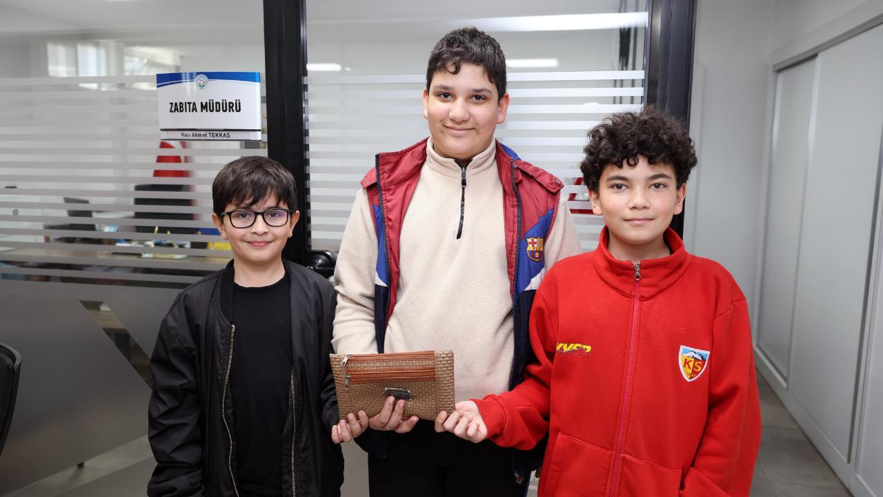 YAŞLARI KÜÇÜK, KALPLERİ BÜYÜK