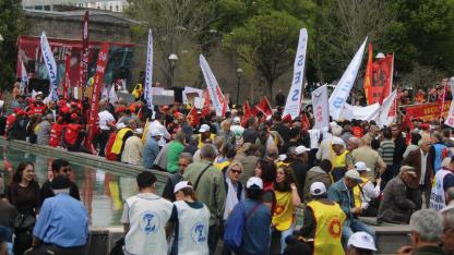 1 MAYIS HALAYLARLA KUTLANDI