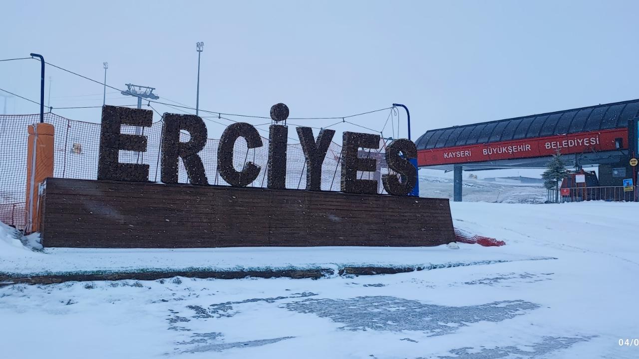 ERCİYES BEYAZA BÜRÜNDÜ