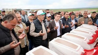 KAYSERİ ŞEKER SAHADA ÇİFTÇİ İLE OMUZ OMUZA