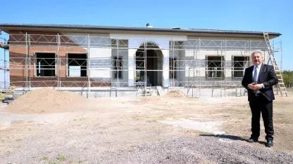SELÇUKLU MAHALLESİ’NİN ÇOK AMAÇLI SOSYAL TESİSİ HIZLA YÜKSELİYOR