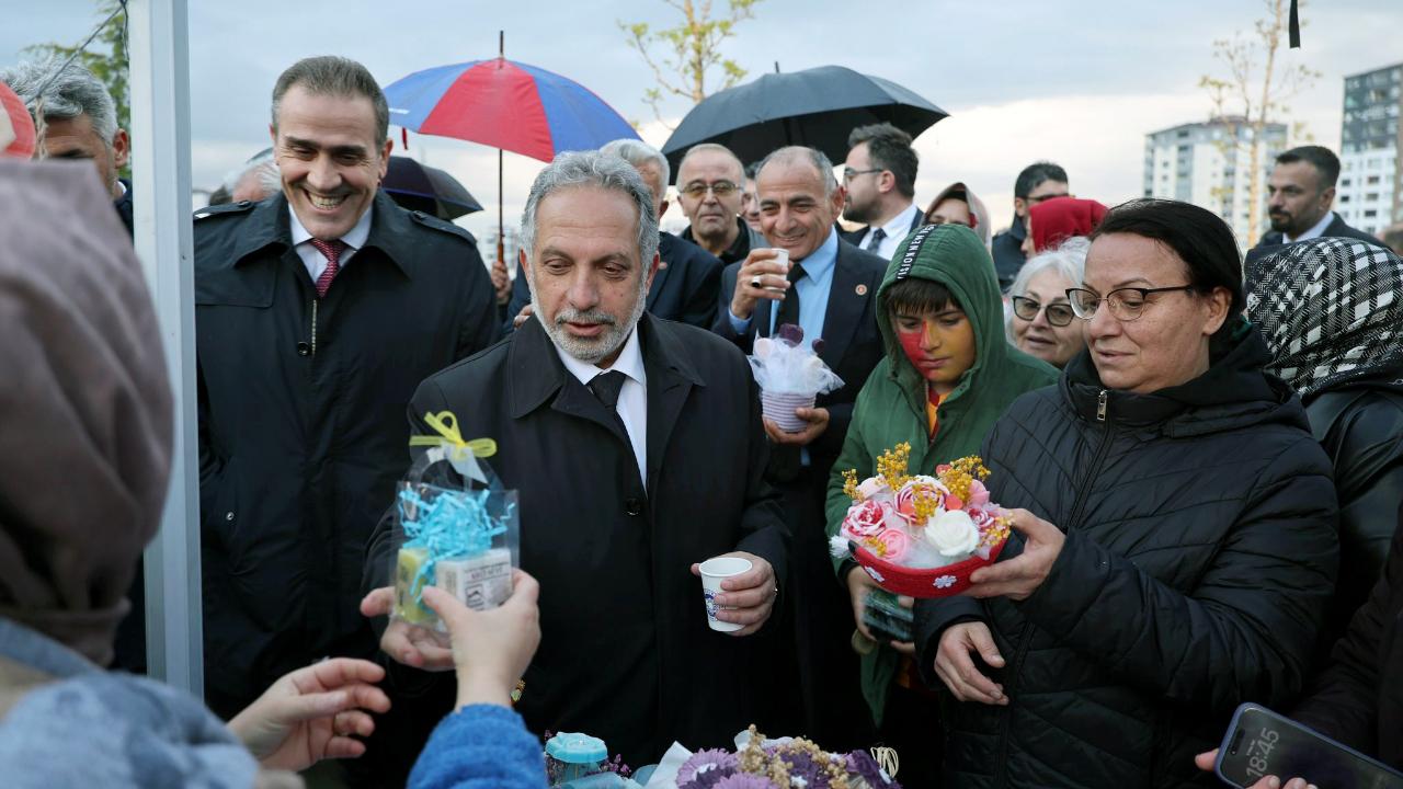 TALAS’TA ÇİÇEK ŞENLİĞİ COŞKUYLA BAŞLADI