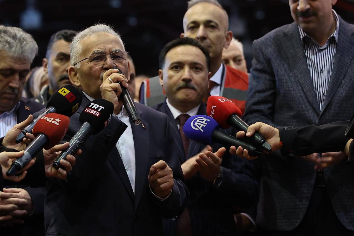 BÜYÜKKILIÇ, “KUTSAL EMANETLER VE VAKIF ESERLERİ SERGİSİ”NİN AÇILIŞINA KATILDI