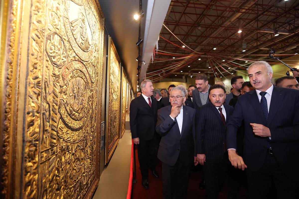 BÜYÜKKILIÇ, “KUTSAL EMANETLER VE VAKIF ESERLERİ SERGİSİ”NİN AÇILIŞINA KATILDI