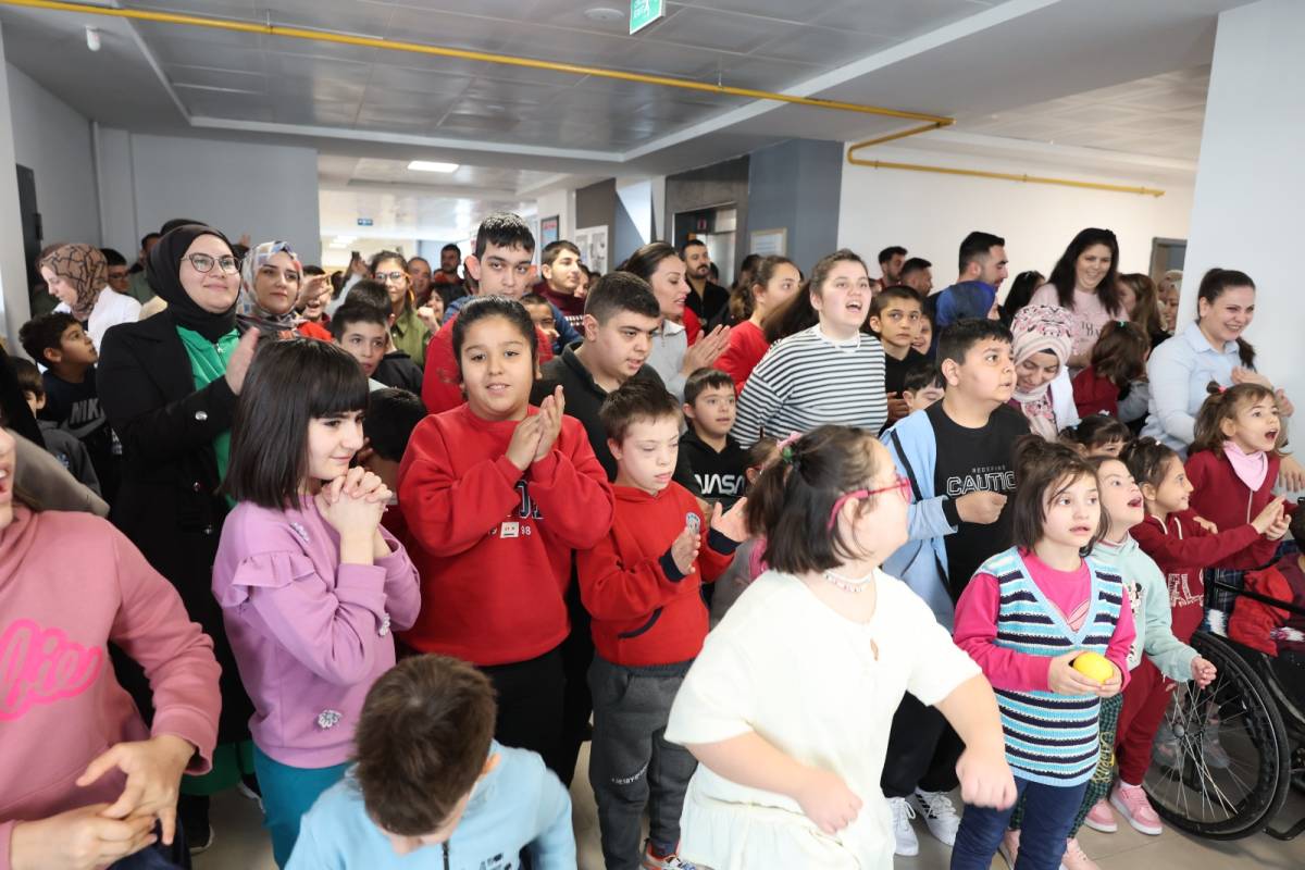 BÜYÜKŞEHİR’DEN DOWN SENDROMLULAR GÜNÜ’NDE ANLAMLI BULUŞMA