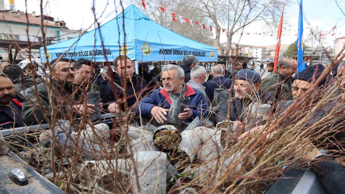 YAHYALI’DA ORMAN HAFTASI FİDAN DAĞITIMIYLA KUTLANDI