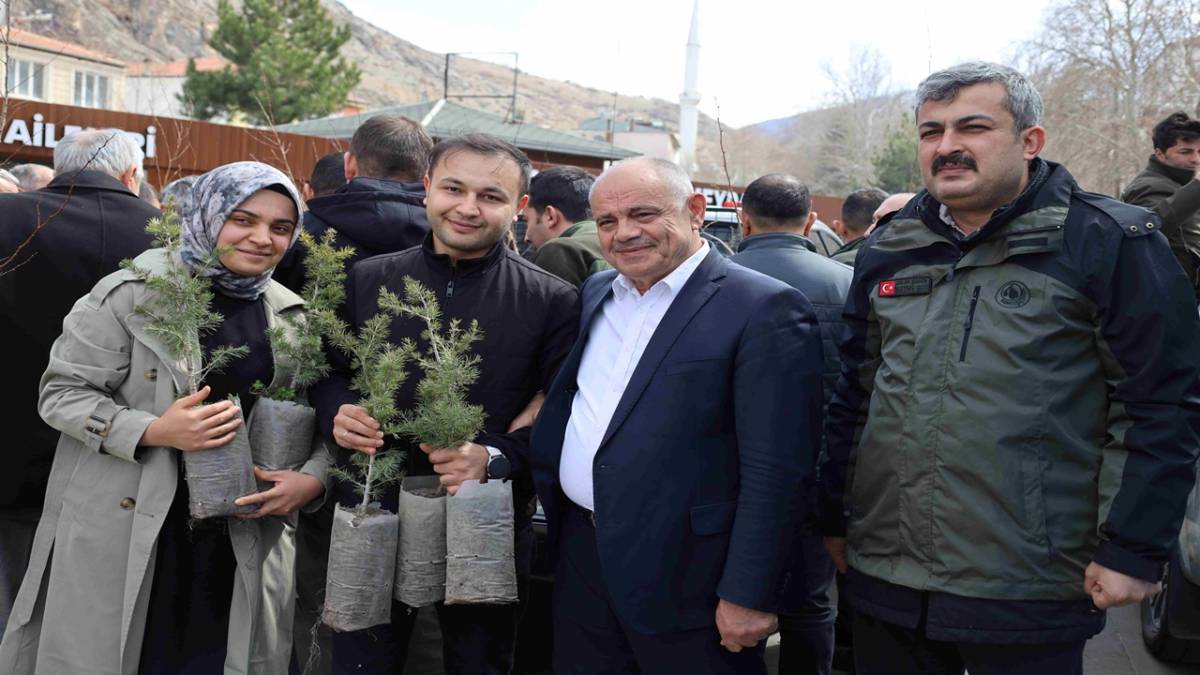 YAHYALI’DA ORMAN HAFTASI FİDAN DAĞITIMIYLA KUTLANDI