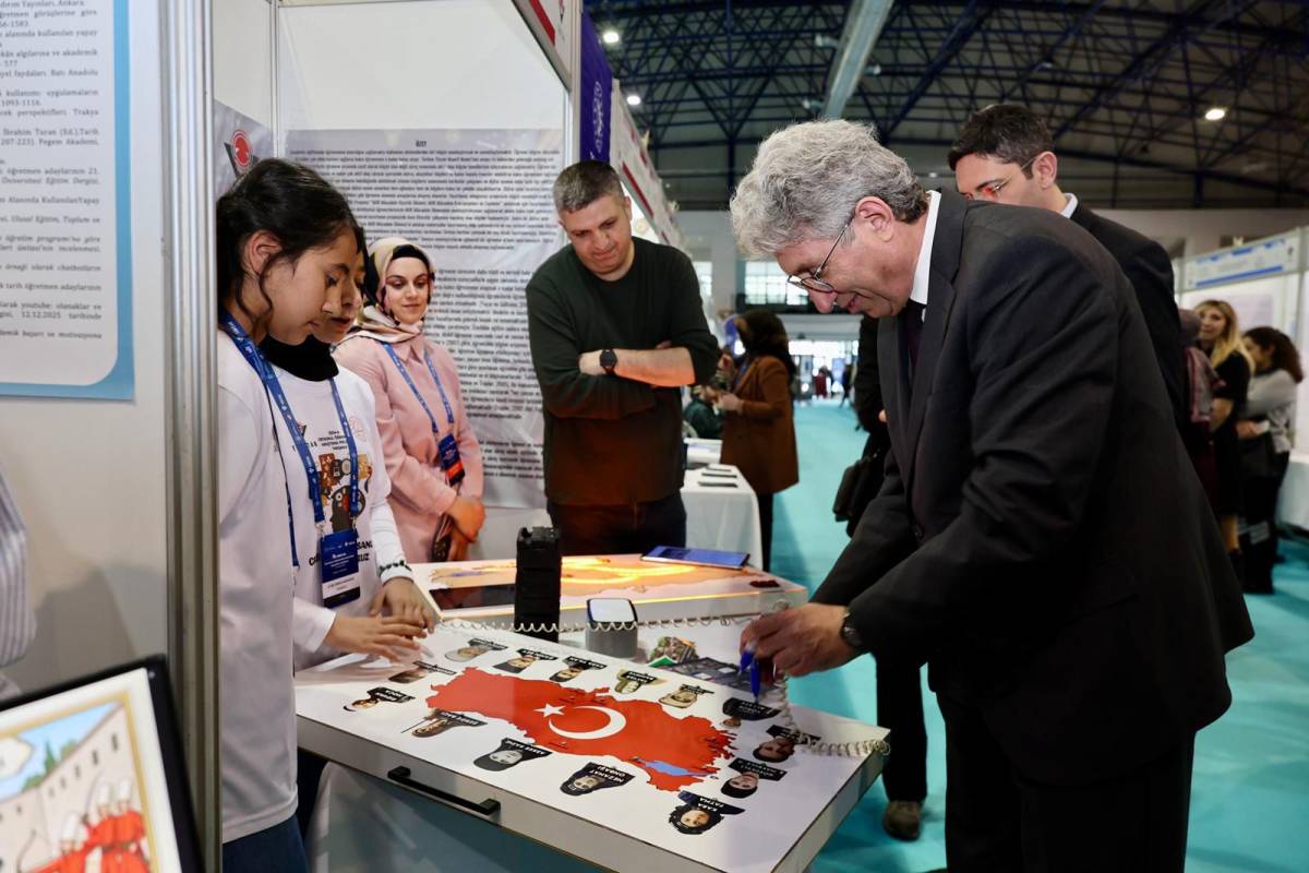 ERÜ’DE KAYSERİ BÖLGE YARIŞMASI SERGİSİ AÇILDI