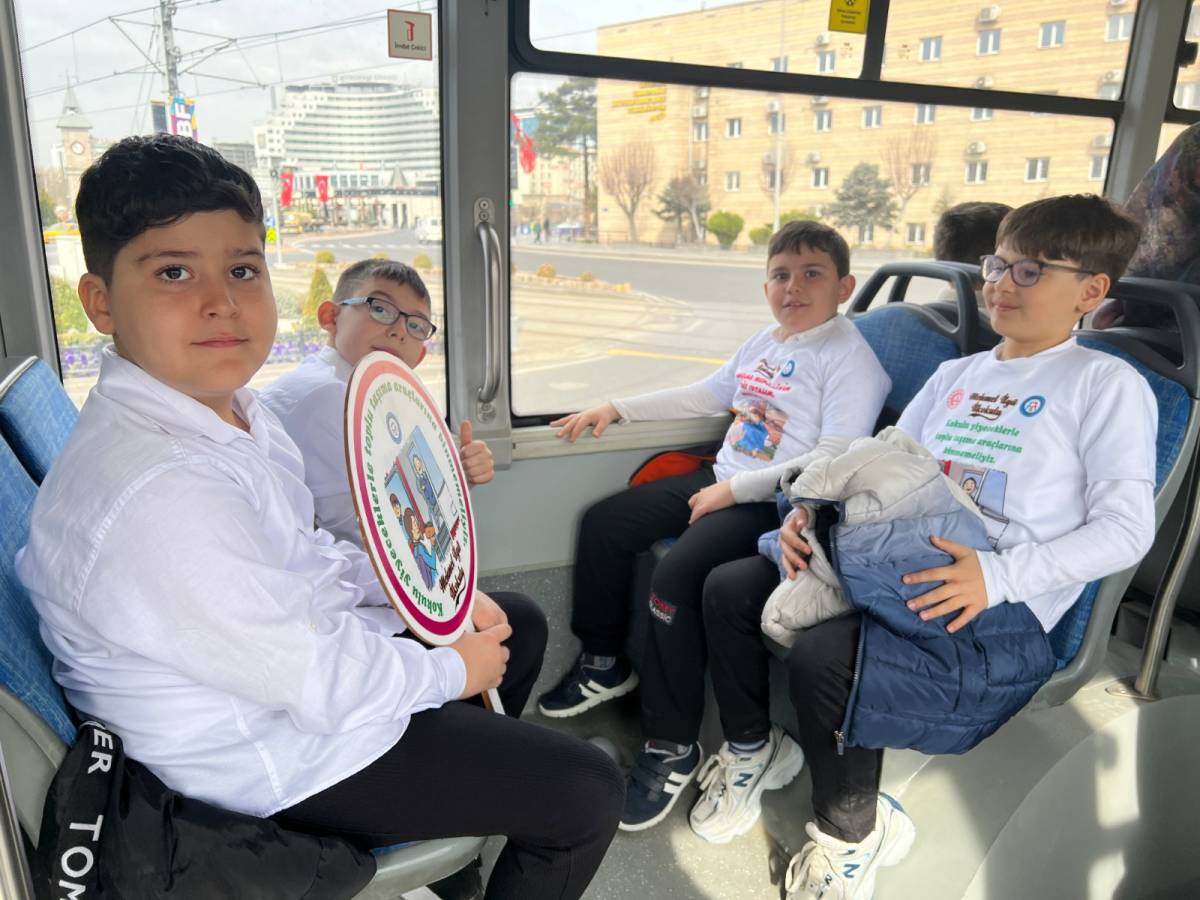 BÜYÜKŞEHİR ULAŞIM A.Ş. İLE ‘NEZAKET YOLDA KALMASIN’ PROJESİNİ HAYATA GEÇİRDİ