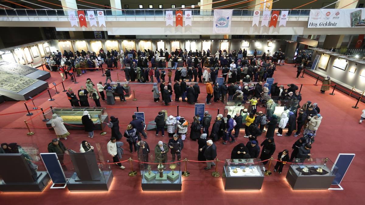 BÜYÜKKILIÇ, KUTSAL EMANETLER SERGİSİNDE KAYSERİLİLERLE BİR ARAYA GELDİ