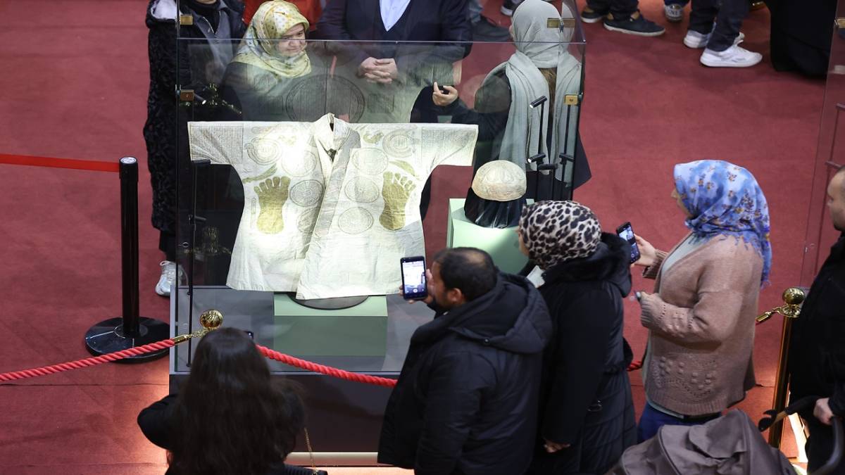 BÜYÜKKILIÇ, KUTSAL EMANETLER SERGİSİNDE KAYSERİLİLERLE BİR ARAYA GELDİ