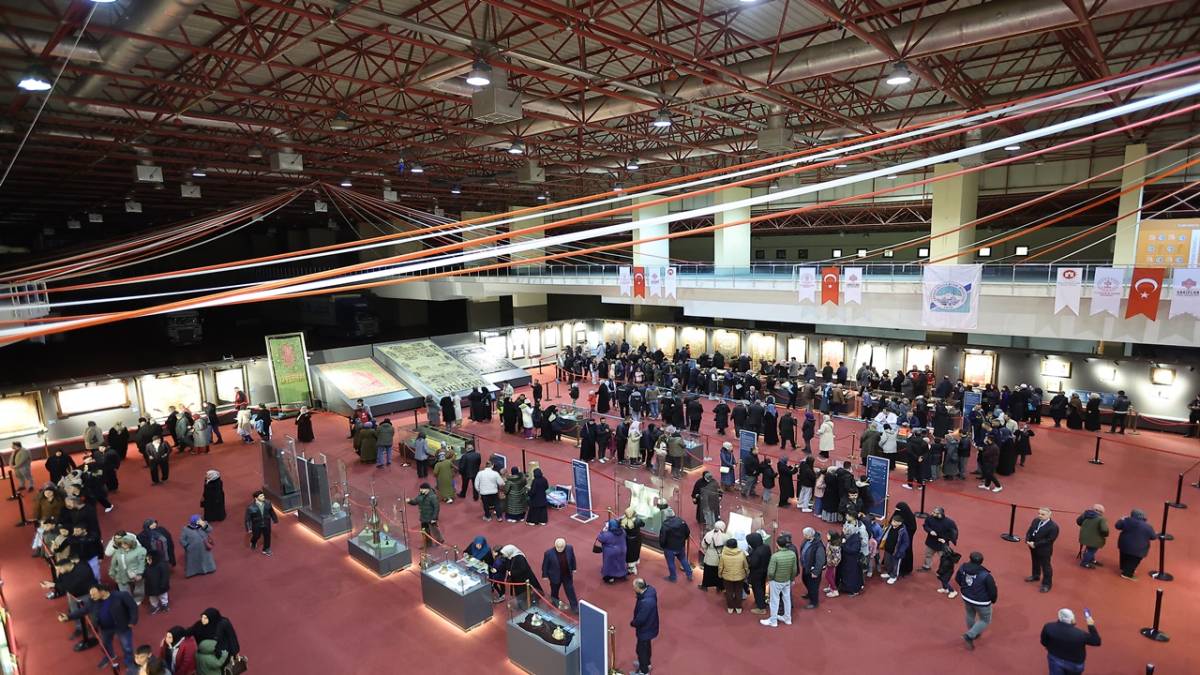 BÜYÜKKILIÇ, KUTSAL EMANETLER SERGİSİNDE KAYSERİLİLERLE BİR ARAYA GELDİ