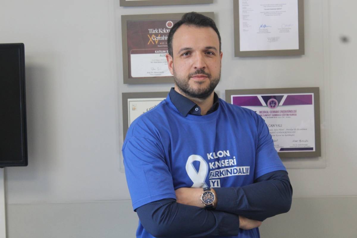 MAVİ TİŞÖRTLERLE DİKKAT ÇEKTİLER