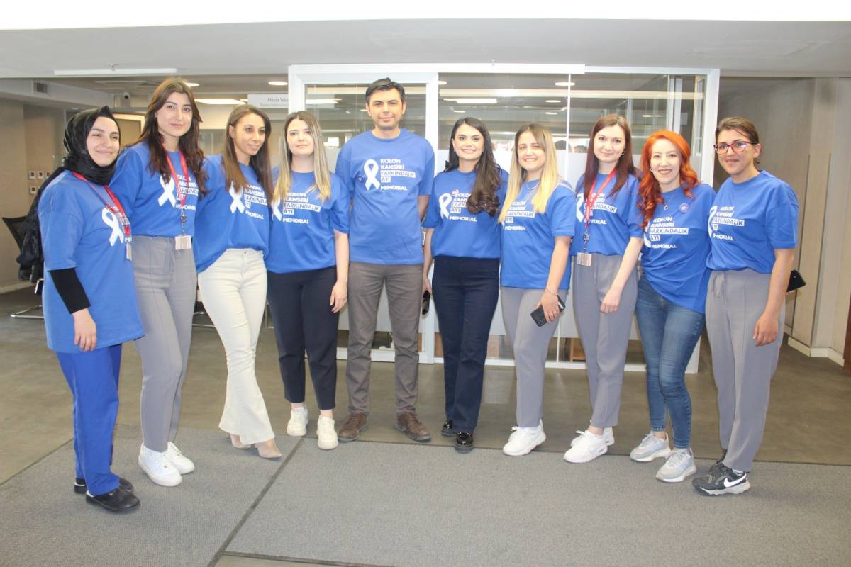 MAVİ TİŞÖRTLERLE DİKKAT ÇEKTİLER