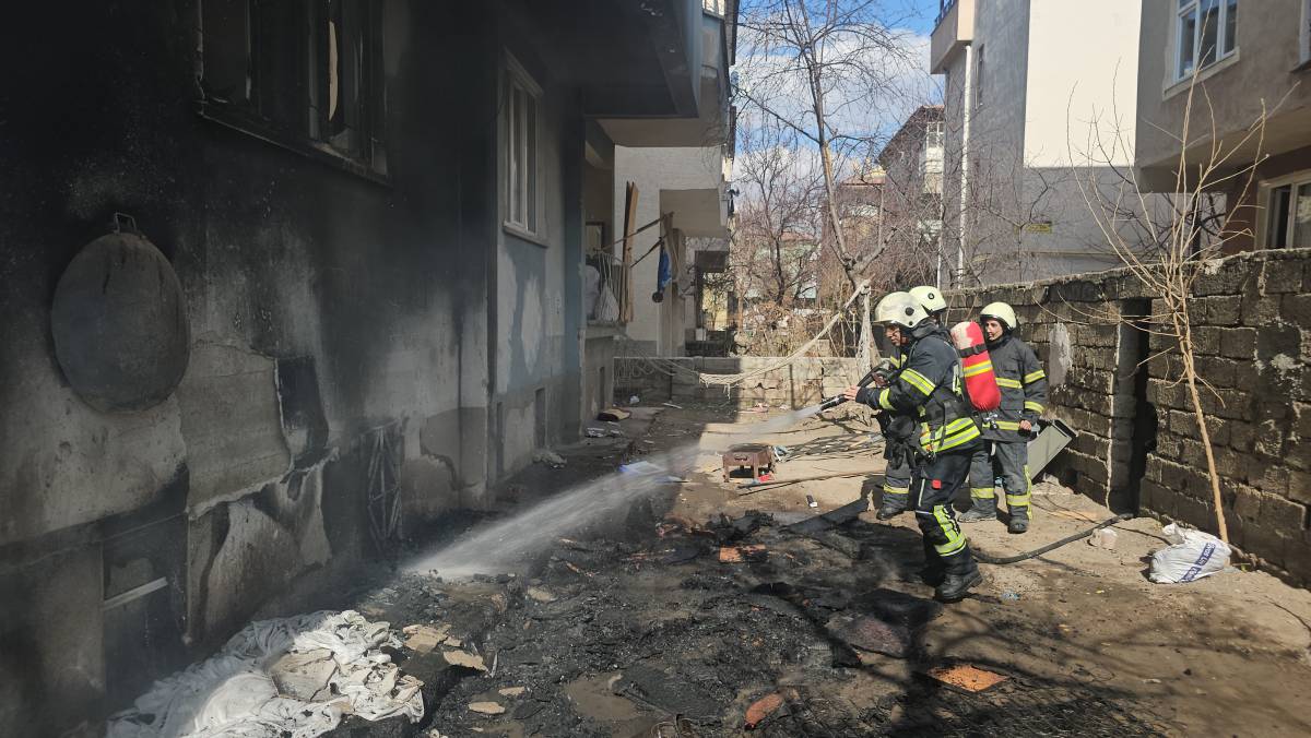 POLİS YANGININ BÜYÜMESİNİ ÖNLEDİ