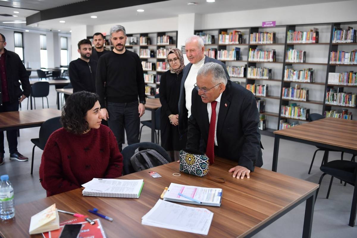 BÜYÜKKILIÇ VE BOYRAZ, TALAS MEVLANA SOSYAL YAŞAM MERKEZİ’Nİ ZİYARET ETTİ