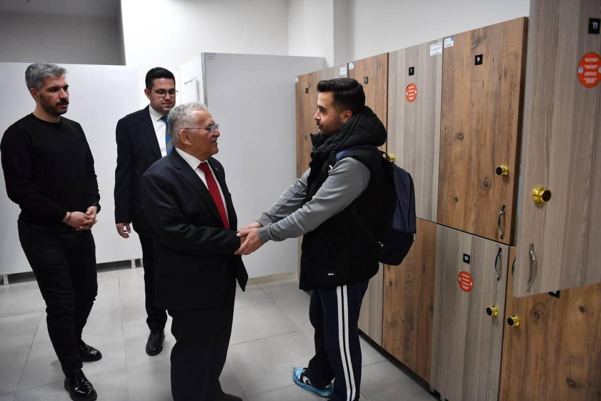 BÜYÜKKILIÇ VE BOYRAZ, TALAS MEVLANA SOSYAL YAŞAM MERKEZİ’Nİ ZİYARET ETTİ