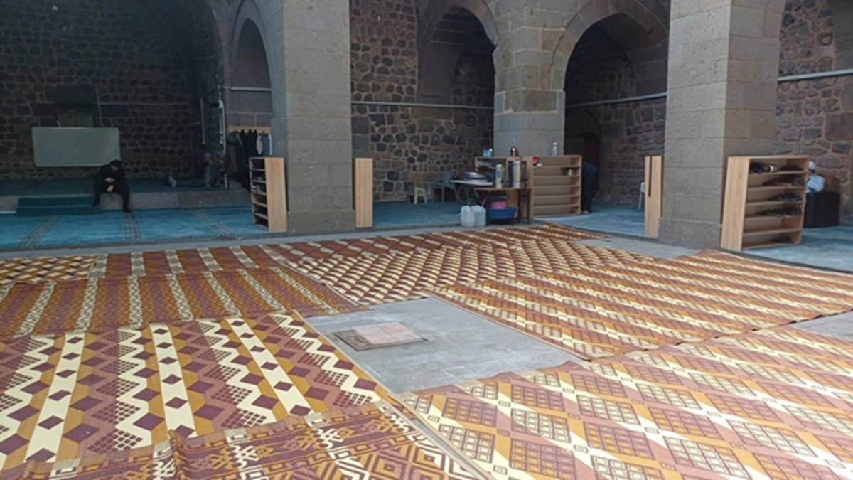KADİR GECESİ'Nİ RAMAZAN’IN SON 10 GÜNÜNDE ARIYORLAR