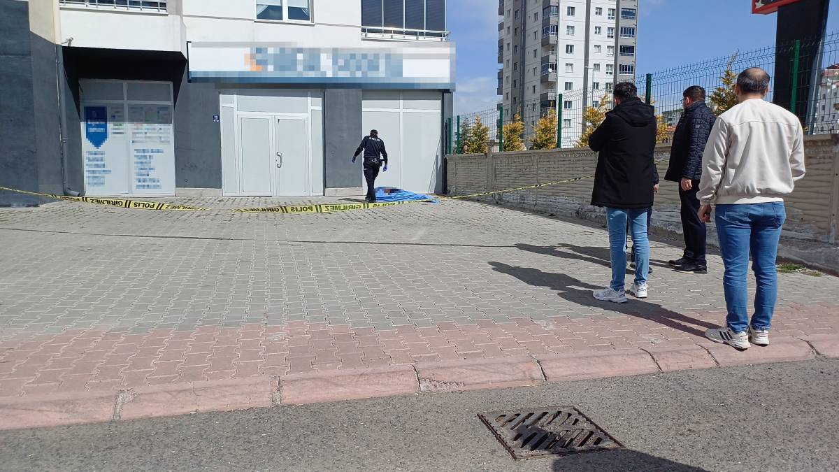 ÜÇÜNCÜ KATTAN DÜŞEN YAŞLI ADAM ÖLDÜ