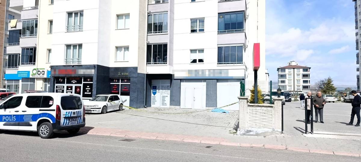 ÜÇÜNCÜ KATTAN DÜŞEN YAŞLI ADAM ÖLDÜ