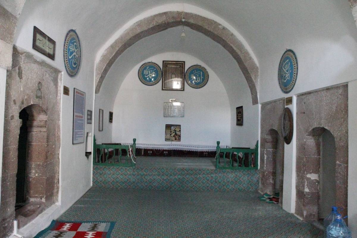 MİMARİDEN TASAVVUFA: MAHPERİ HATUN'UN ŞEYH TURESAN İLE BIRAKTIĞI İZLER