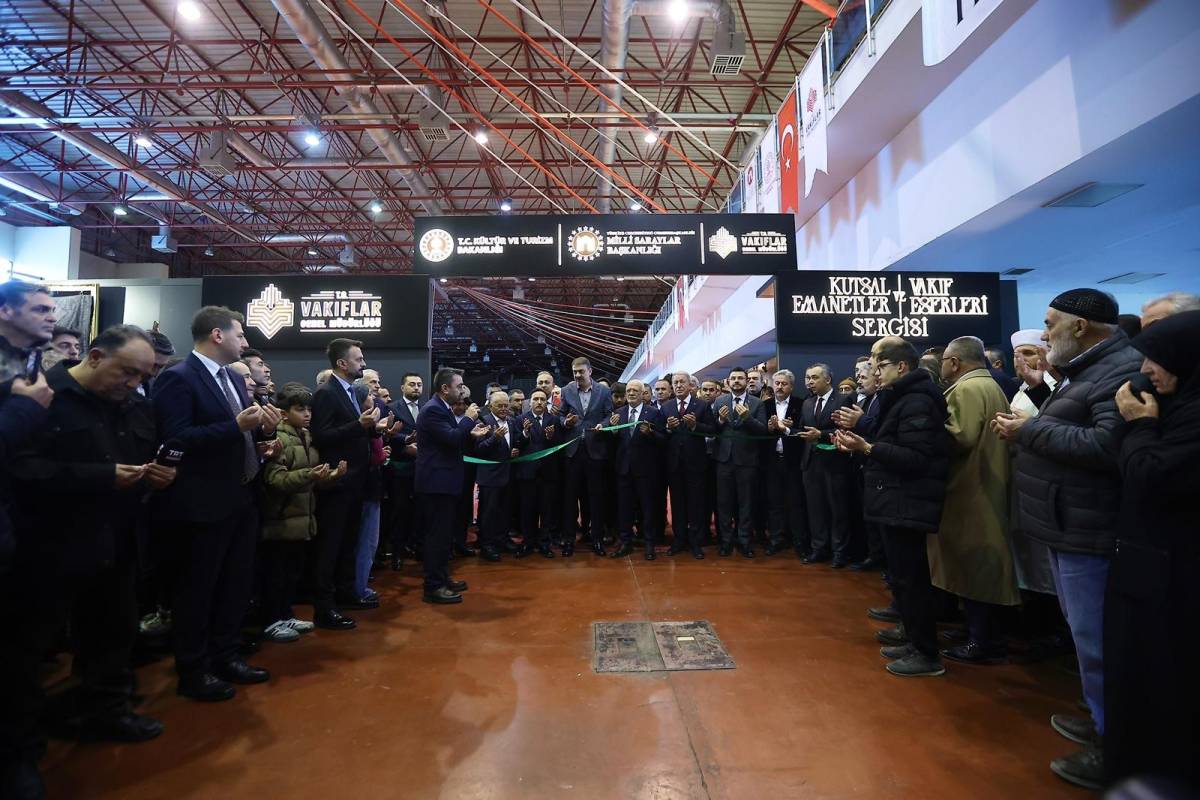 KUTSAL EMANETLER VE VAKIF ESERLERİ SERGİSİ AÇILDI