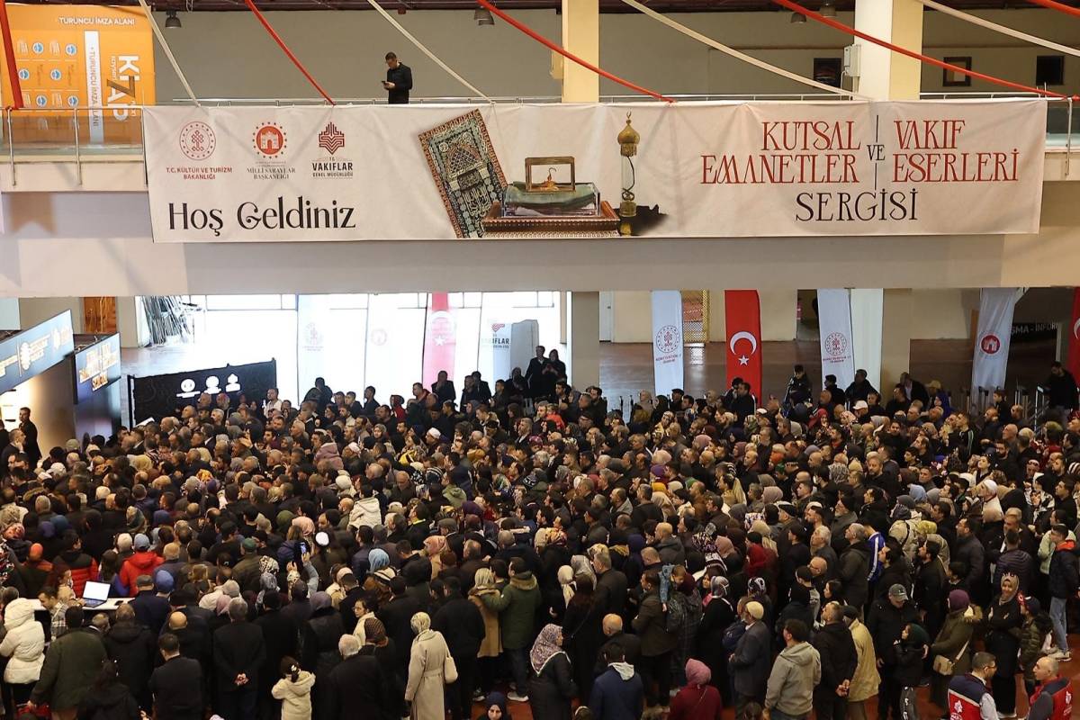 KUTSAL EMANETLER VE VAKIF ESERLERİ SERGİSİ AÇILDI